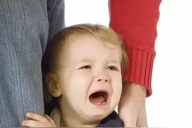 孩子爱粘妈妈，真不是因为安全感不够，尤其是这3种情况图片