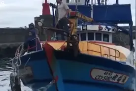 “第一次见这么大阵仗”！台渔民在钓鱼岛周边偶遇辽宁舰图片