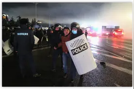 刚刚，中国至关重要的邻国发生暴乱，最担心的事情可能还在后面？图片