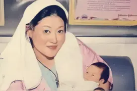 20年前，扬言帮陈宝莲养儿子的梁家辉和曾志伟，履行承诺了吗？图片