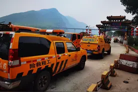 闻“汛”而动 暖心“联通”北京联通全力防汛救灾保通信图片