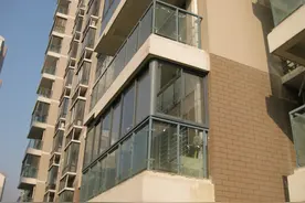 为什么物业反对封阳台？听过来人说完才知道，危险在身边图片