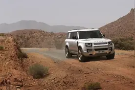 刷写路虎家族最大尺寸，卫士130正式上市图片