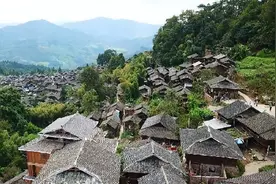 探秘中国最后一个合法持枪部落岜沙苗寨图片