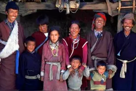 尼泊尔：喜马拉雅山下的神秘国度，允许一妻多夫，穷人的无奈之举图片