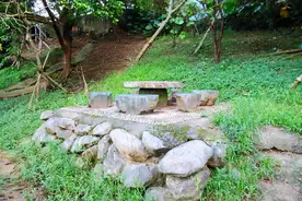 俗语：“三块石头门前放，吃喝不愁家兴旺”，啥意思？哪三块石头图片