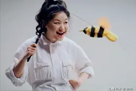 《喜剧大赛》金靖和武六七还要被强捧到何时？一个尬演，一个无趣图片