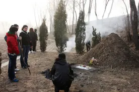 农村俗语：清明女儿不上坟，上坟绝了娘家门！女儿不能上坟吗？图片