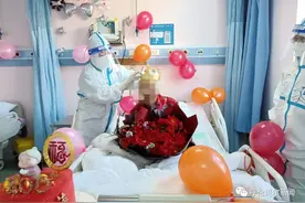 特殊生日“疫”外惊喜——市中蒙医院重症医学科医护人员在ICU病房为百岁老人庆生图片