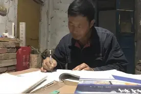 山东51岁泥瓦匠高考成功，专业课常考第一，毕业后重回工地图片