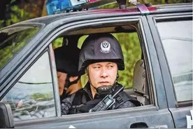 云南特警执行绝密任务失联，86天后妻子收6个字短信，失声痛哭图片