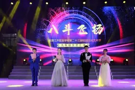 鲜衣怒马少年时，且吟且歌且舞中图片