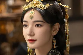 8位新疆女明星的盛世美颜，难怪要收复西域，绝对不是为了葡萄干图片