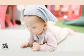 孩子哭泣时，你的第一反应很重要图片