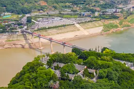 跟着李白游重庆白帝城，幻想“千里江陵一日还”，却被夔门震撼到图片