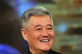 成龙60岁大寿上，赵本山送出200万寿礼，两人之间的关系有多好？图片