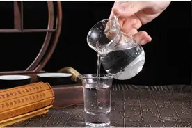 公司年会喝酒，必备的3个白酒“冷知识”，让你在酒场如鱼得水！图片