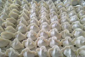 煮冻饺子，用冷水煮还是开水煮？教你6大技巧，煮出来好吃图片