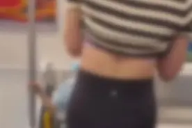 女子地铁上对小孩跳不雅热舞？成都地铁回应图片