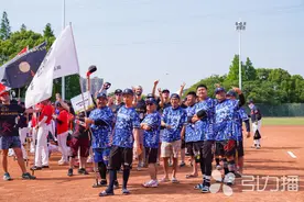 海内外客商挥杆竞逐 昆山周市慢投垒球大奖赛开启图片