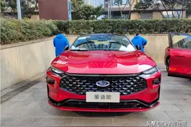 颜值爆表，超大连屏内饰科技感十足，全新一代蒙迪欧新车实拍图片