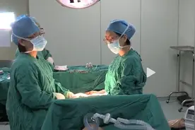 妻子剖腹产手术做到一半被叫停,只因丈夫要在良辰吉时将孩子取出图片