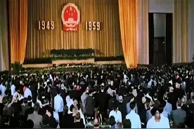 1959年，人民大会堂建国10周年第一次国宴，天花板上为何藏了50人图片