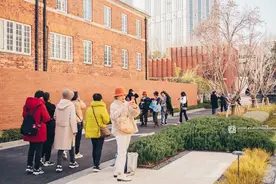 依托百年建筑，上海再添网红地标，打卡游客多到挤掉4G信号图片