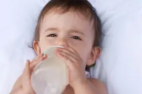奶粉给孩子喝到几岁好？宝宝的健康成长，可能不是喝的越晚越好图片