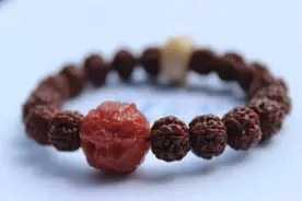 7种主流的文玩手串，学会这些盘玩方法，教你轻松盘出玻璃底图片