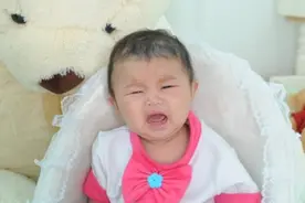 宝宝抗拒洗澡，并非不讲卫生，了解“苦衷”才能让他爱上洗澡图片