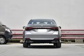 21万提了辆丰田亚洲龙，开了6820公里，车主说出真实感受图片