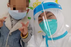 记得那个穿着防护服一走一回头的小男孩吗？后续来了——孩子不日即可出院图片