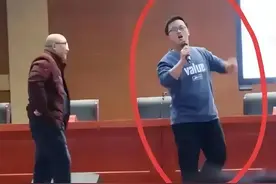 抢话筒并怒怼教授的蒋同学，高考成绩已出，这次他彻底赢了！图片