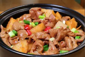 肥肠怎么做更好吃？教你营养解馋的肥肠烧鸡块，美味过瘾，特别香图片