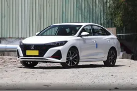 国产良心家轿，7.29万起售，造型时尚空间大，实拍长安逸动PLUS图片