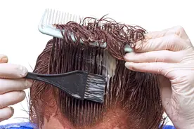 自己染发时“干发”还是“湿发”染好？其中原因要知道，别搞错了图片