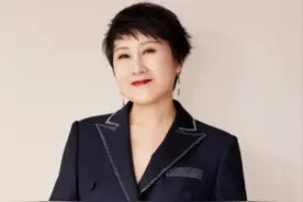 疫情下的明星百态：张凯丽捐款百万，成龙捐物资，王祖蓝被隔离图片