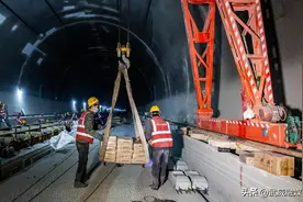 天祝：兰张三四线新乌鞘岭隧道无砟轨道建设加速推进图片