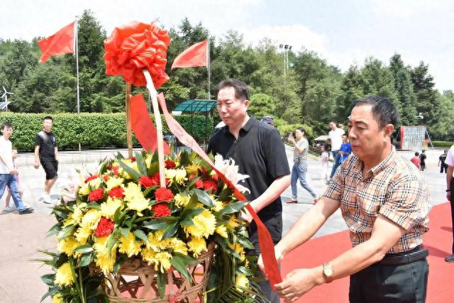 红色文化传播大使刘金享首长一行到伟大领袖毛主席旧居参观学习