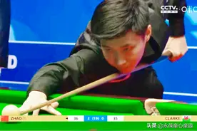 斯诺克世锦赛正赛揭幕战，赵心童两杆过百，7-2领先克拉克图片