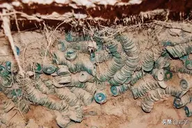 盗墓贼在内蒙古盗挖7000斤铜钱经过抢救性发掘后竟发现古代造币厂图片