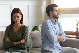 “要老婆还是要车？”妻子逼丈夫跟小舅子换车，丈夫：车已经卖了图片