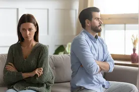 “要老婆还是要车？”妻子逼丈夫跟小舅子换车，丈夫：车已经卖了图片