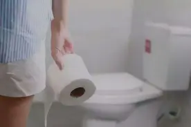 英国男子47天不排便，创下“憋屎记录”，最后变成什么样了？图片