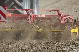 现代科技农业机械，水旱两用旋耕机图片