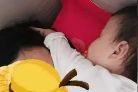 宝宝出现“怪行为”，是向我们发出“索爱”的信号，爸妈别忽视了图片