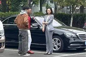 韩雪丁禹兮拍戏被偶遇，女方穿搭遭吐槽，丁禹兮暴露真实身高图片