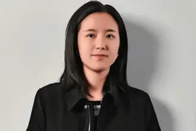 浙江美女记者，靠单车发家，将公司卖给王兴，套现15亿，为啥图片