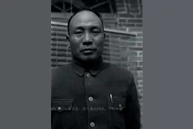 战上海，蒋军军长要求起义，师政委直言：我一个小时就能灭了你们图片